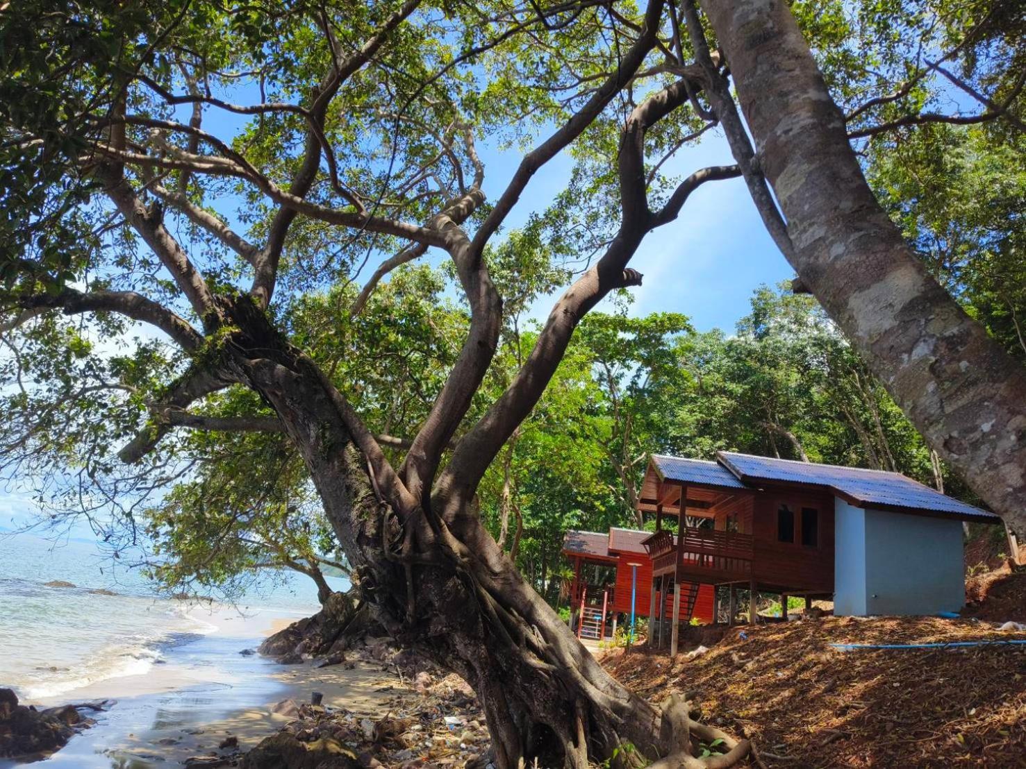 Kohjum Seafront Resort เกาะจำ ภายนอก รูปภาพ